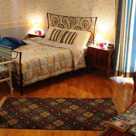 Il Melograno Bed and Breakfast Borgo San Dalmazzo Δωμάτιο φωτογραφία